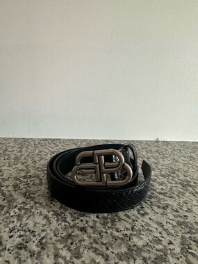 Balenciaga women’s croc effect belt size 85 🖤